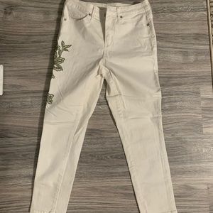 Universal tread skinny Jean with side detailing